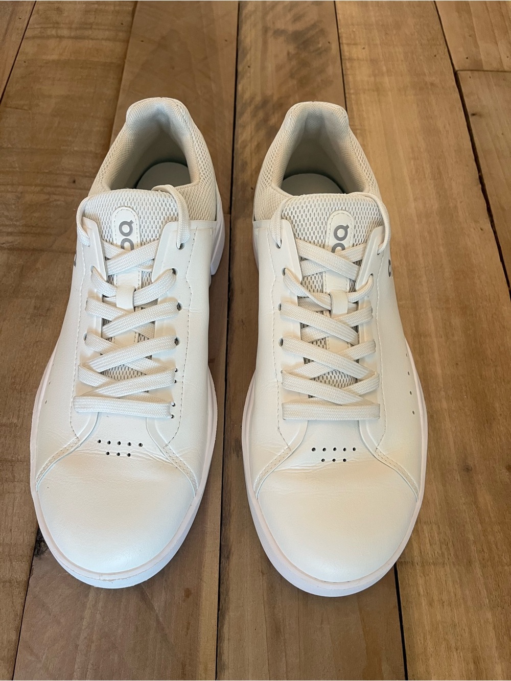 On Cloud Women’s The Roger Clubhouse Sneakers White Size 8.5 (48 99452)